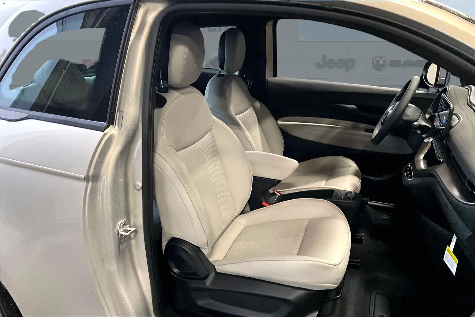 Thumbnail: 2025 Fiat 500e - 14