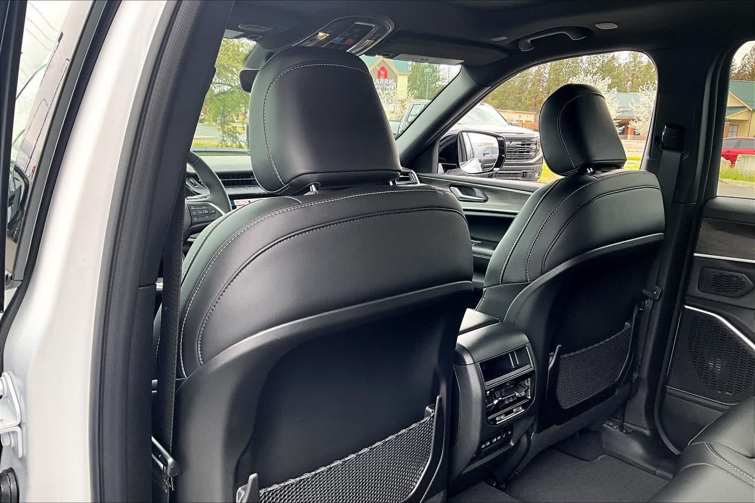 Thumbnail: 2026 Jeep Grand Cherokee - 12