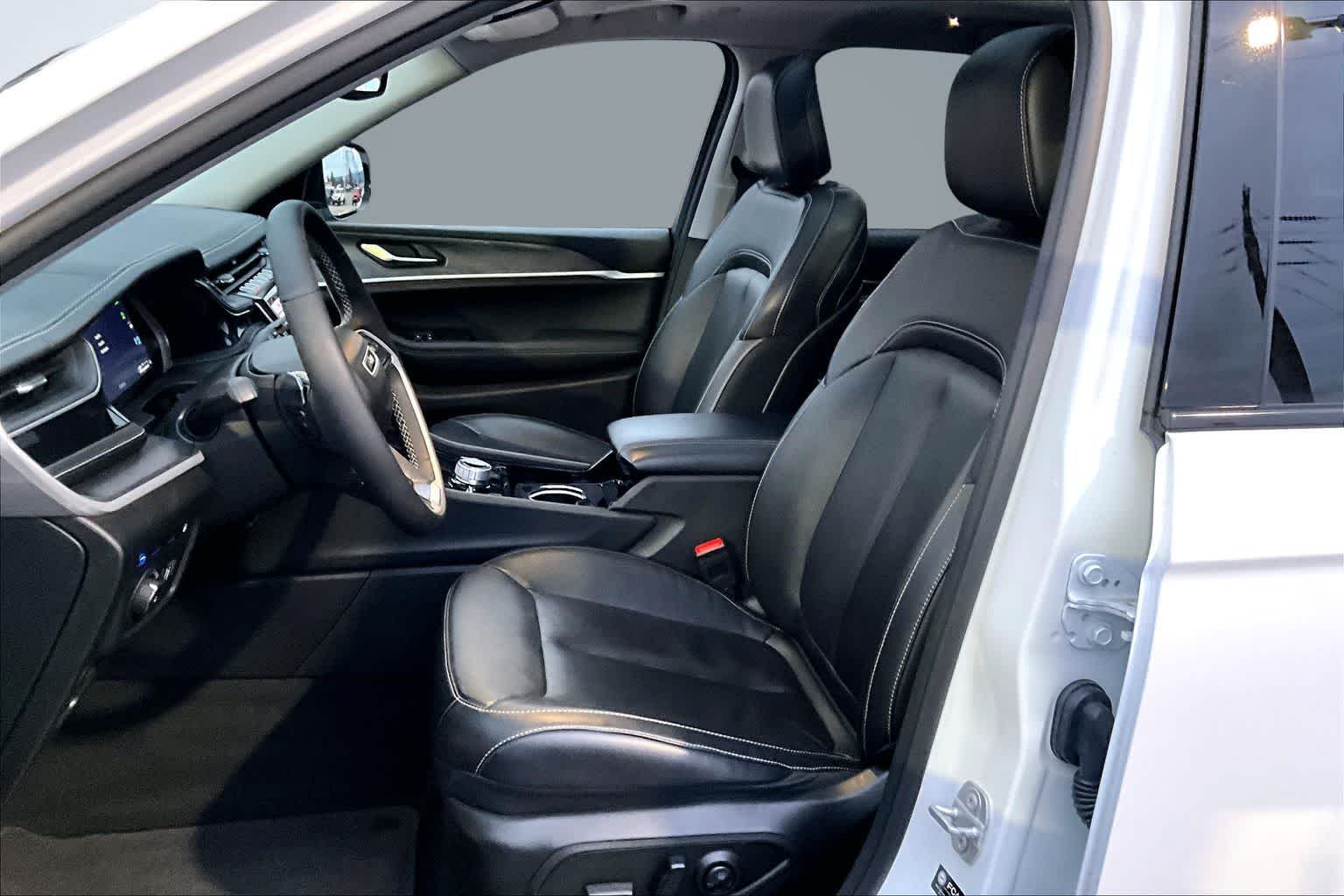 Thumbnail: 2022 Jeep Grand Cherokee - 11