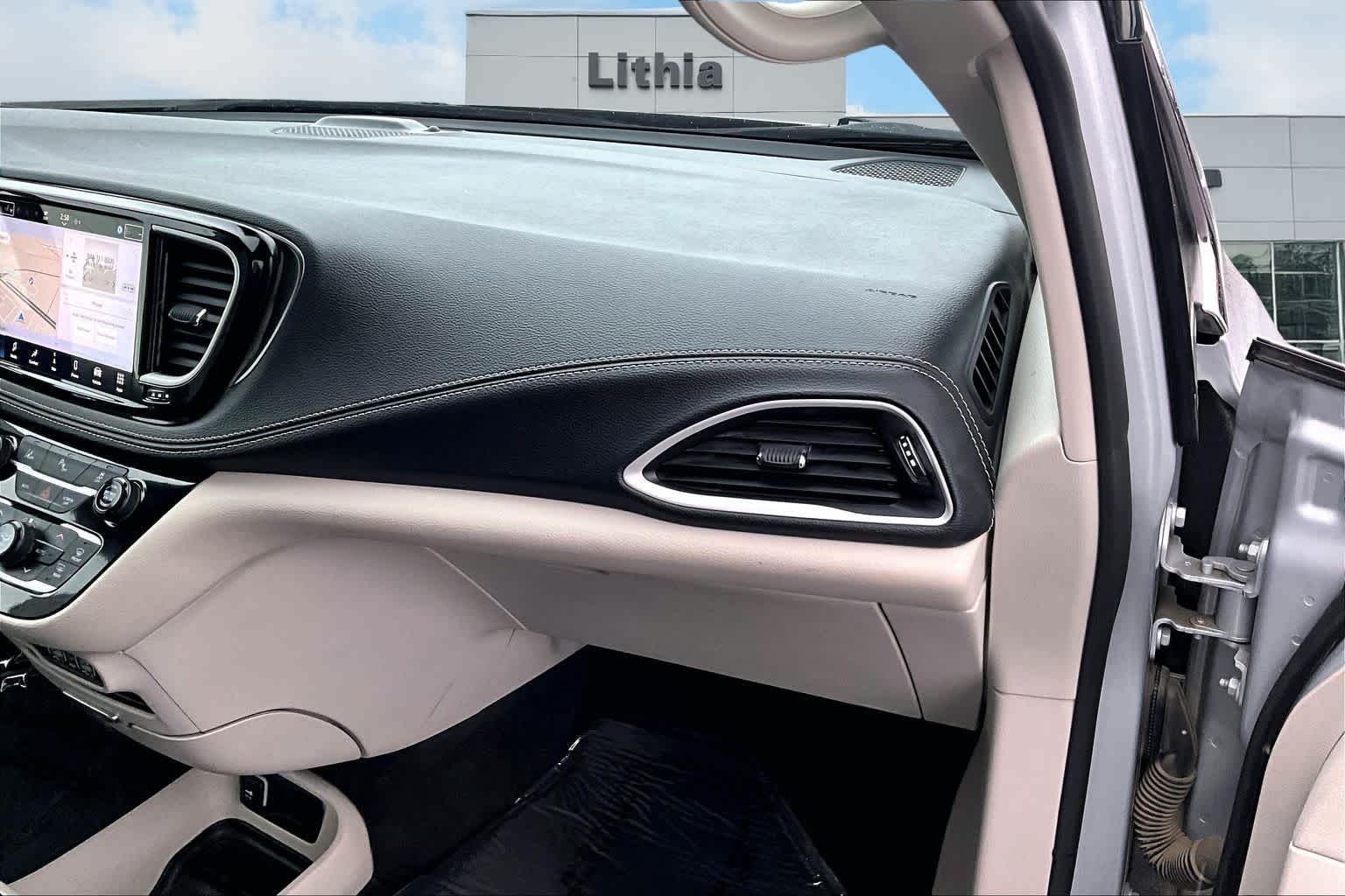 Thumbnail: 2024 Chrysler Pacifica - 25