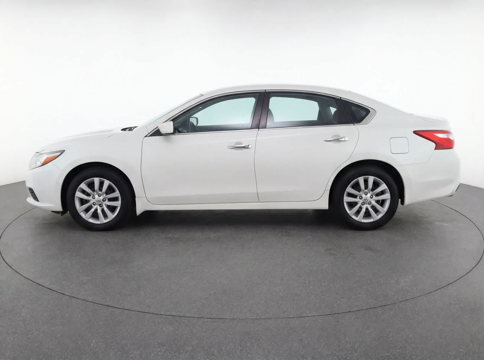 Thumbnail: 2016 Nissan Altima - 6