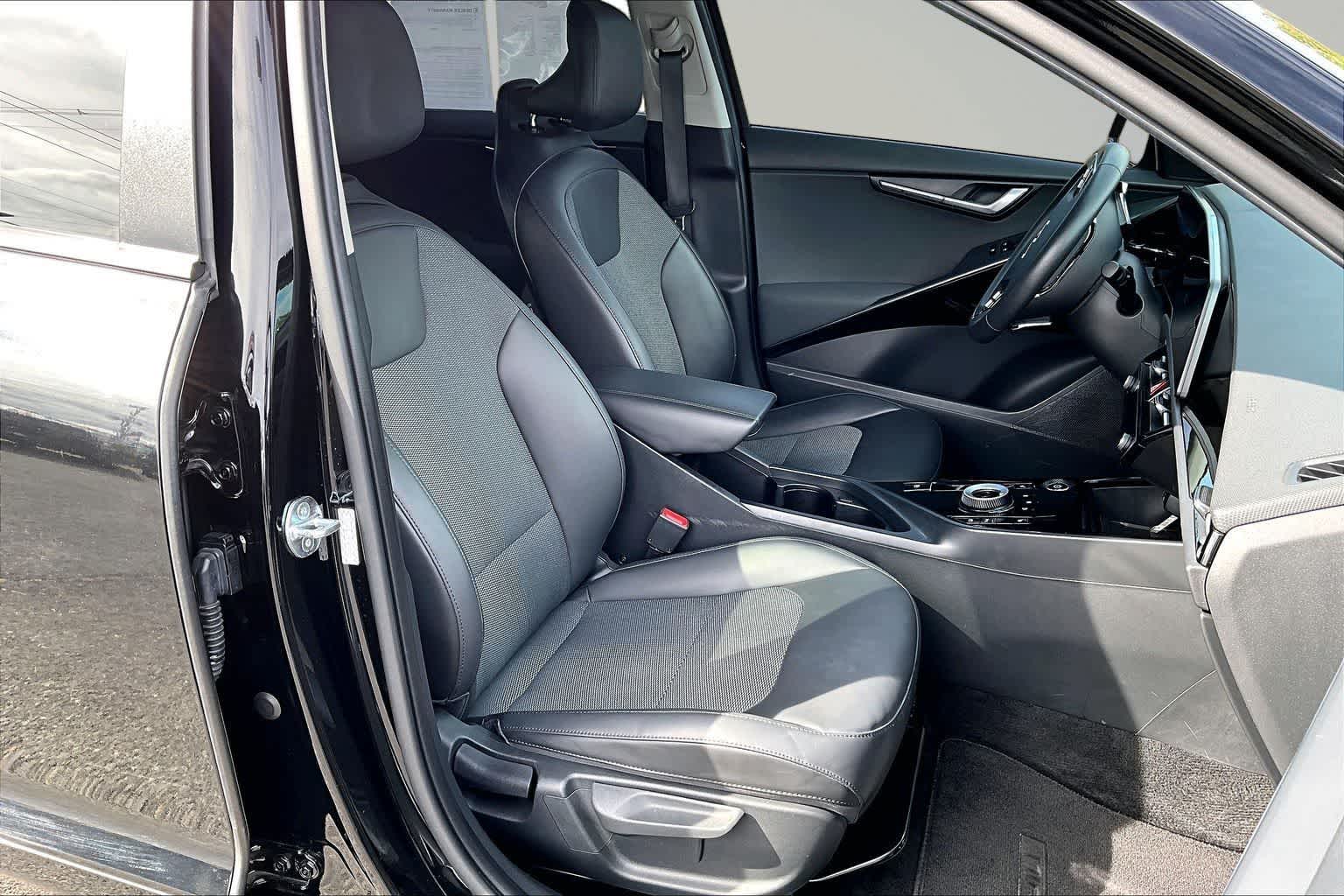 Thumbnail: 2023 Kia Niro - 13