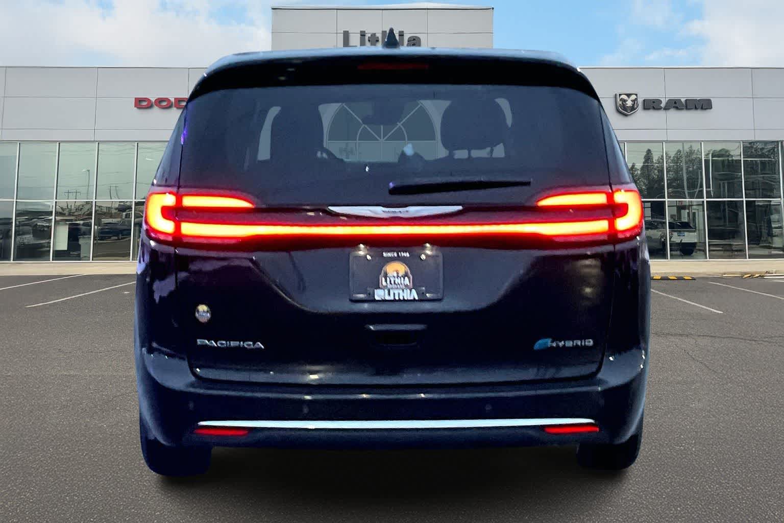 Thumbnail: 2024 Chrysler Pacifica - 5