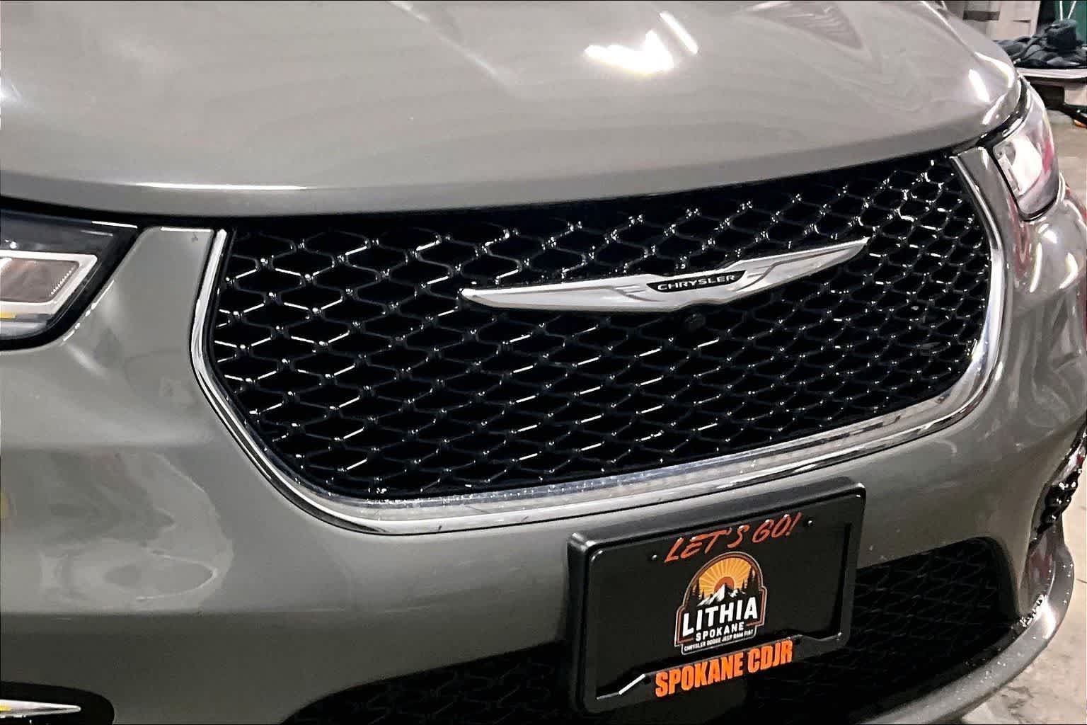 Thumbnail: 2023 Chrysler Pacifica - 33