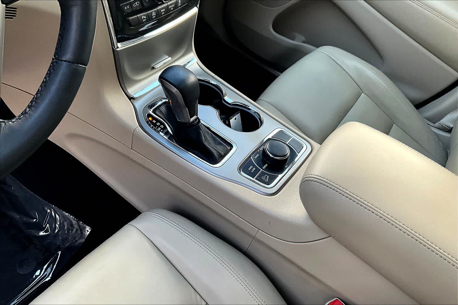 Thumbnail: 2021 Jeep Grand Cherokee - 17