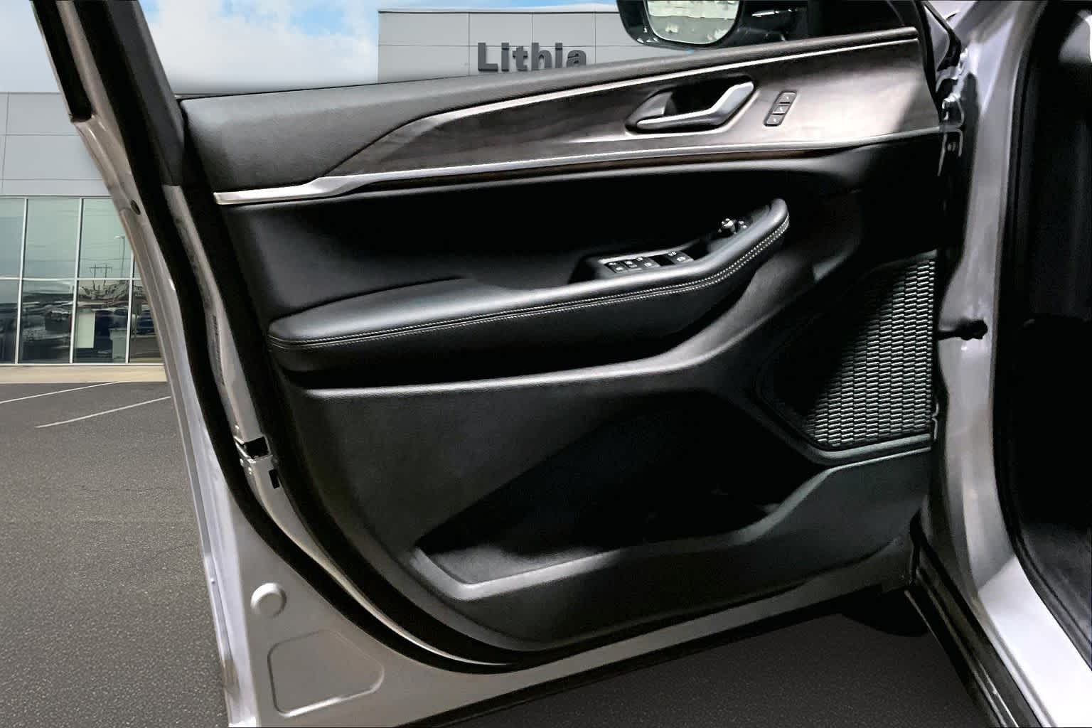 Thumbnail: 2024 Jeep Grand Cherokee L - 28