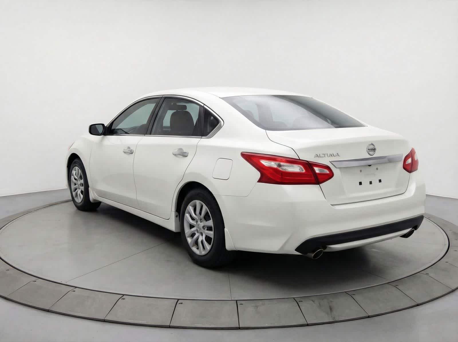 Thumbnail: 2016 Nissan Altima - 3