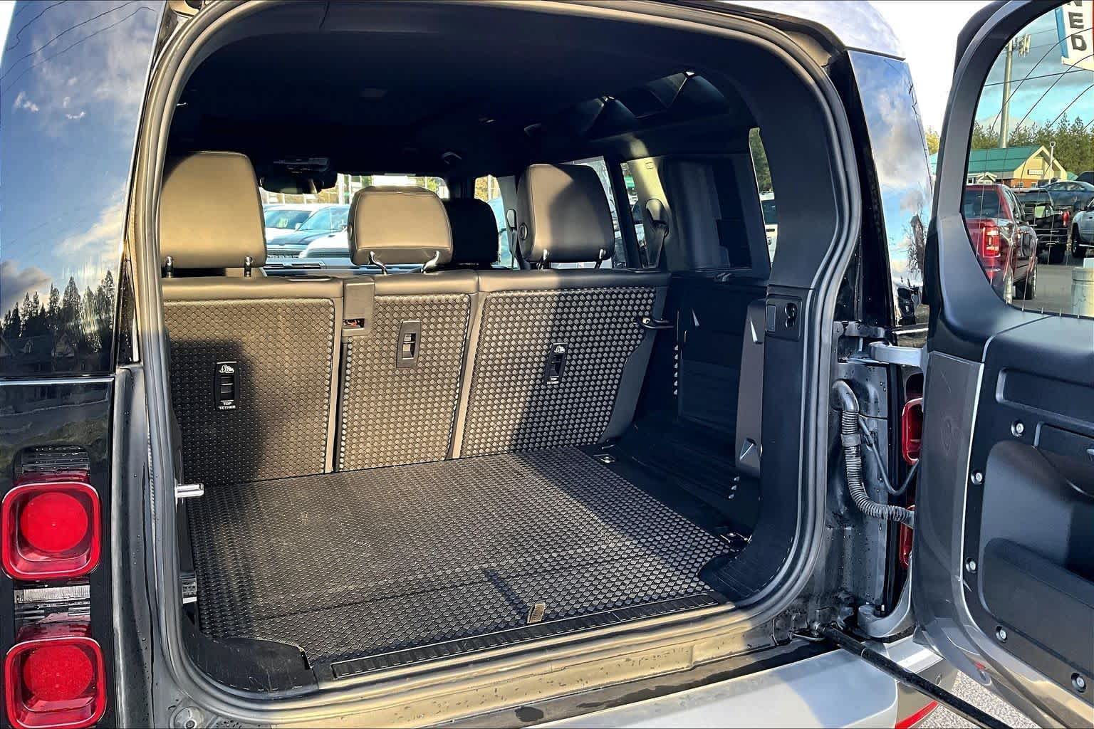 Thumbnail: 2024 Land Rover Defender - 19