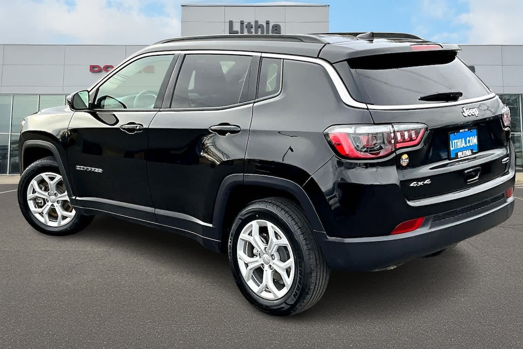 Used 2024 Jeep Compass Latitude SUV