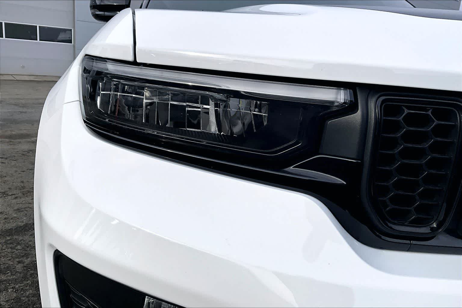 Thumbnail: 2023 Jeep Grand Cherokee - 31