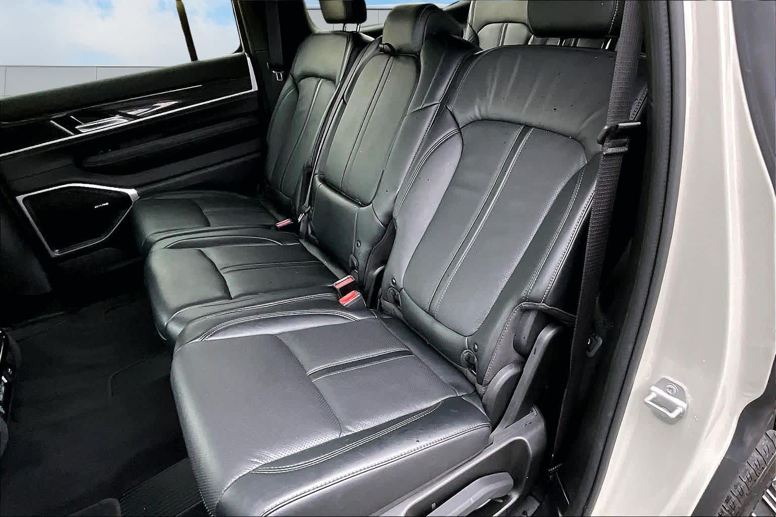 Thumbnail: 2022 Jeep Wagoneer - 13