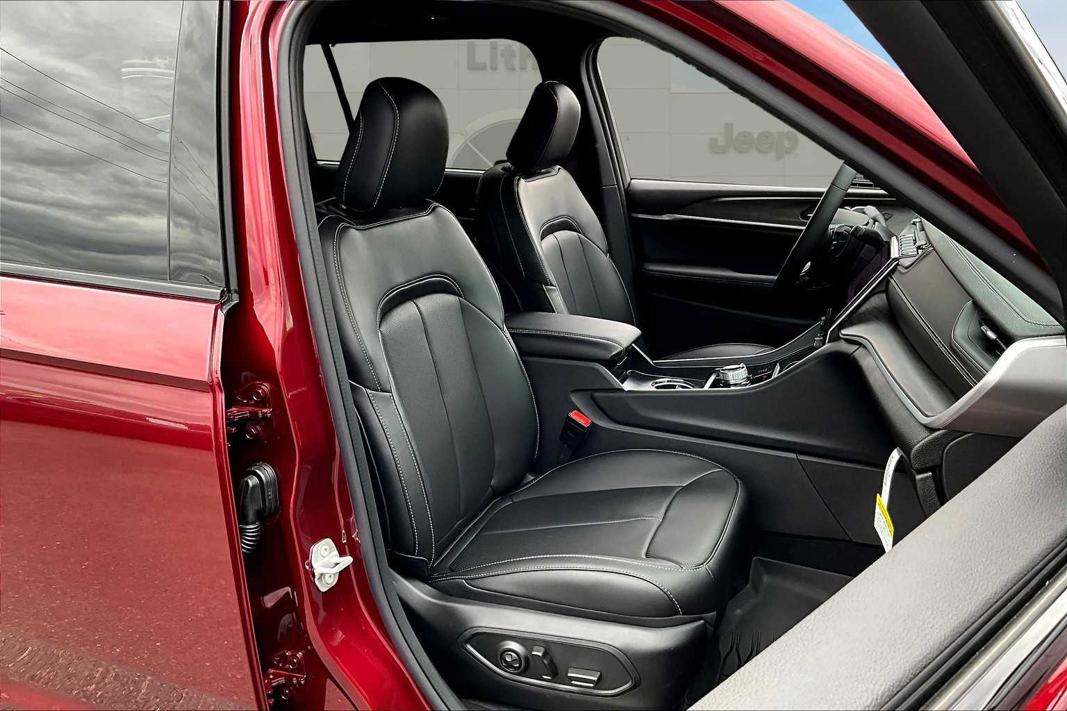 Thumbnail: 2025 Jeep Grand Cherokee - 14