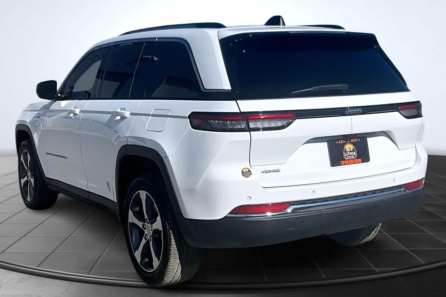 Thumbnail: 2022 Jeep Grand Cherokee - 4