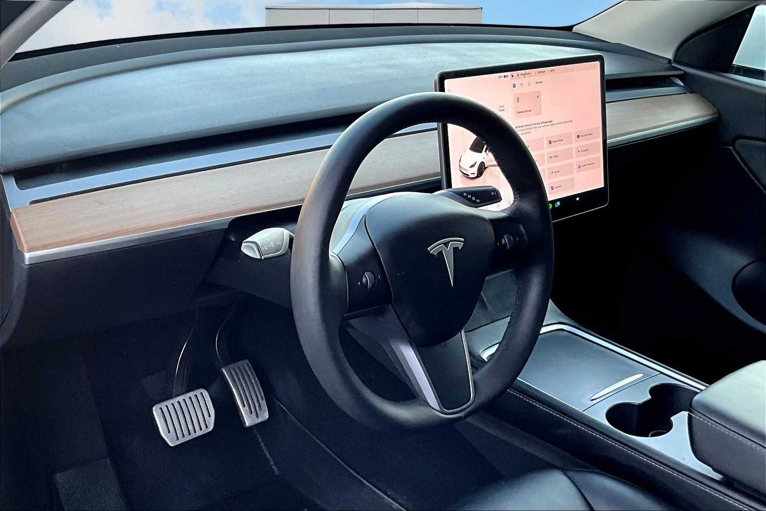 2022 Tesla Model Y Long Range photo 2