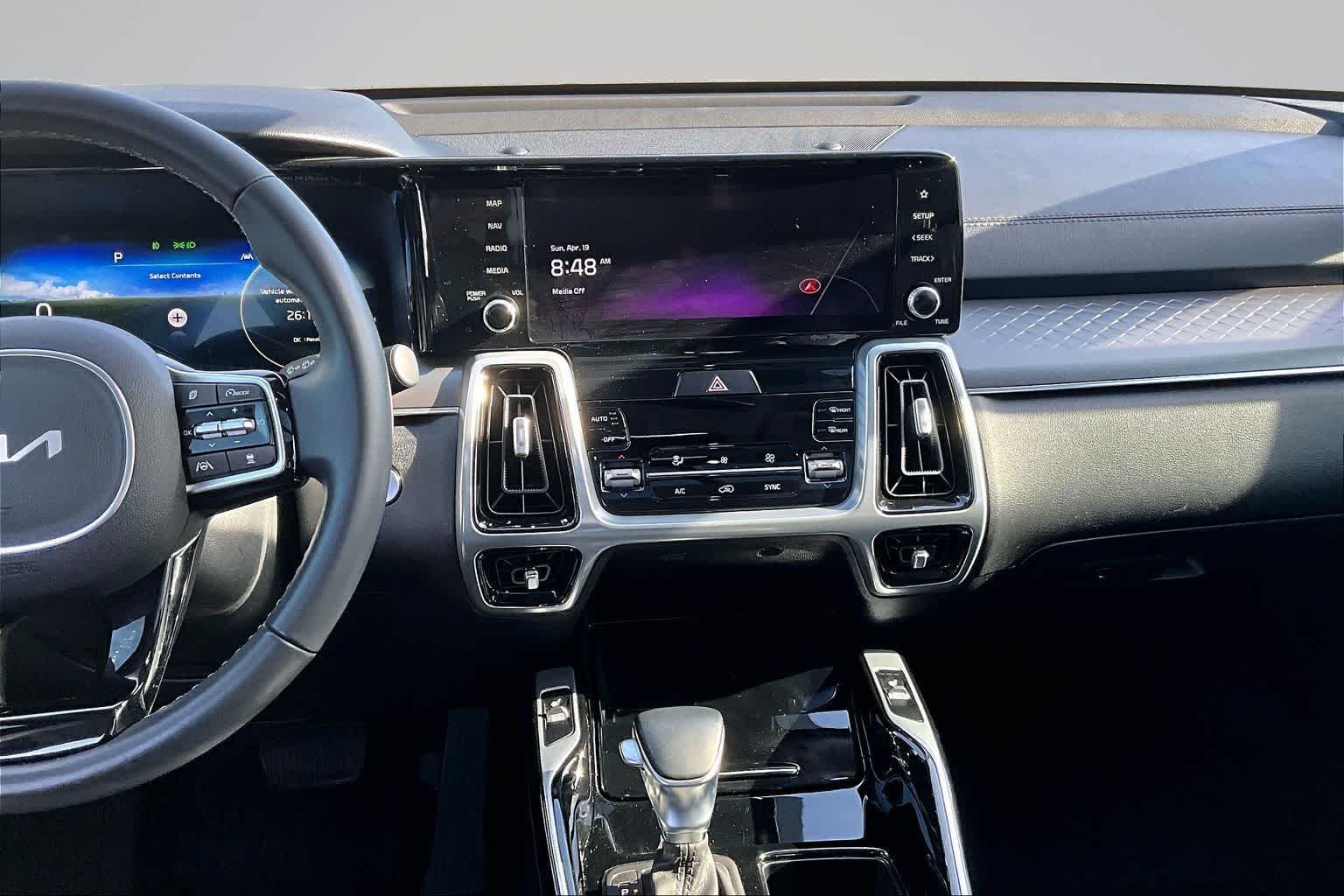 Thumbnail: 2023 Kia Sorento - 16