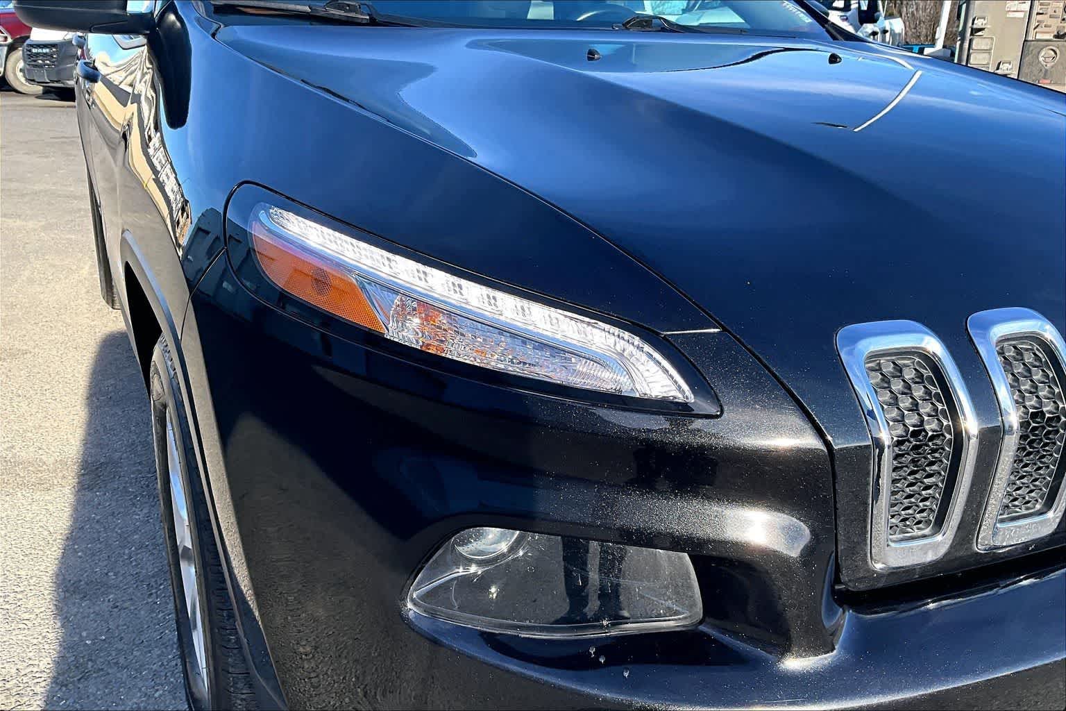 Thumbnail: 2016 Jeep Cherokee - 31