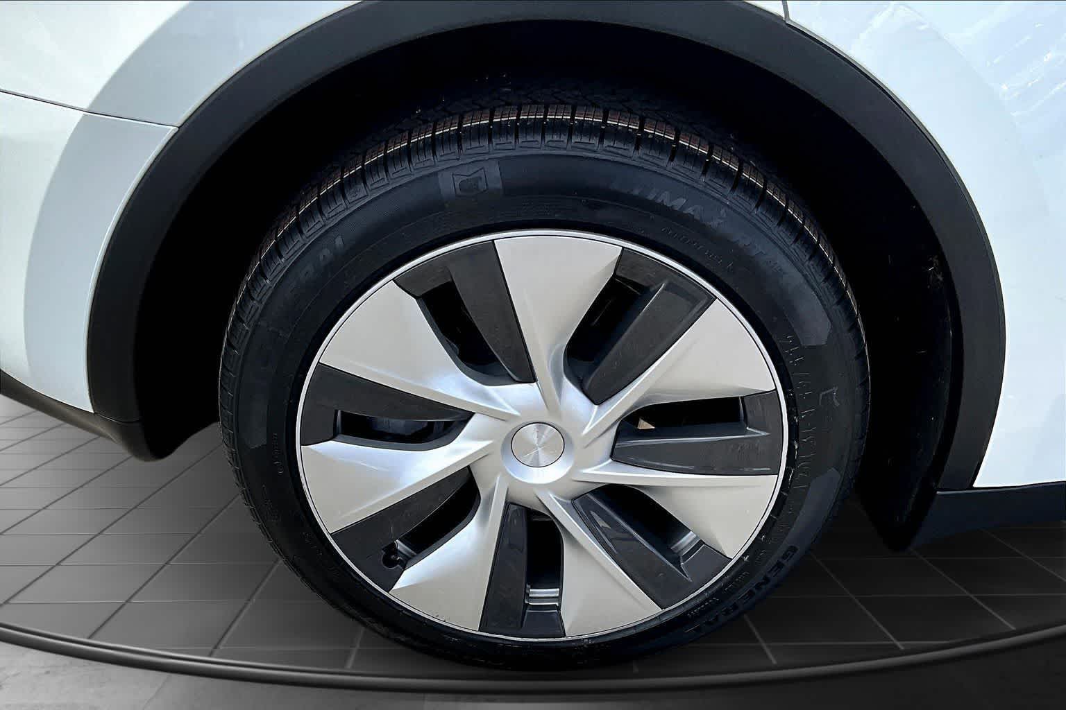 Thumbnail: 2023 Tesla Model Y - 35