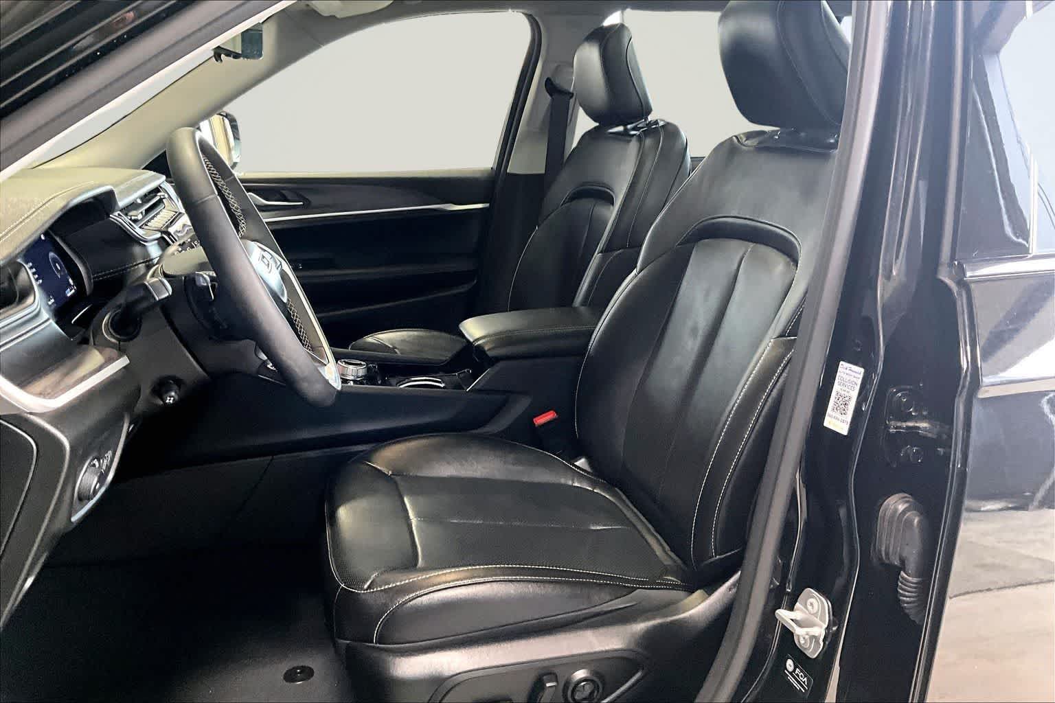 Thumbnail: 2023 Jeep Grand Cherokee L - 11