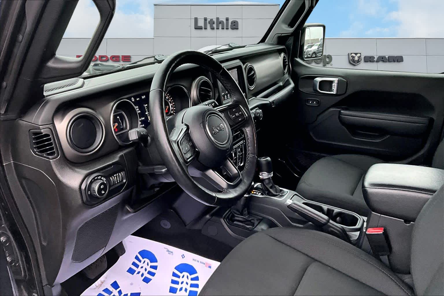 2022 Jeep Gladiator Sport S photo 2