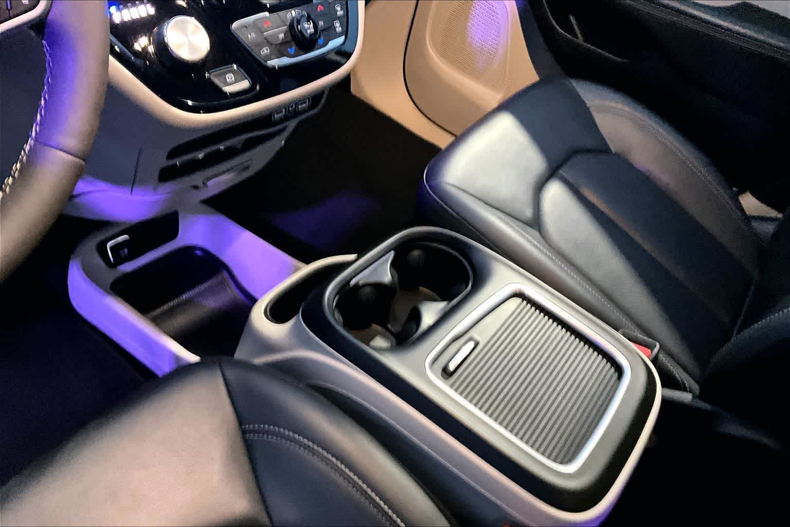 Thumbnail: 2024 Chrysler Pacifica - 17