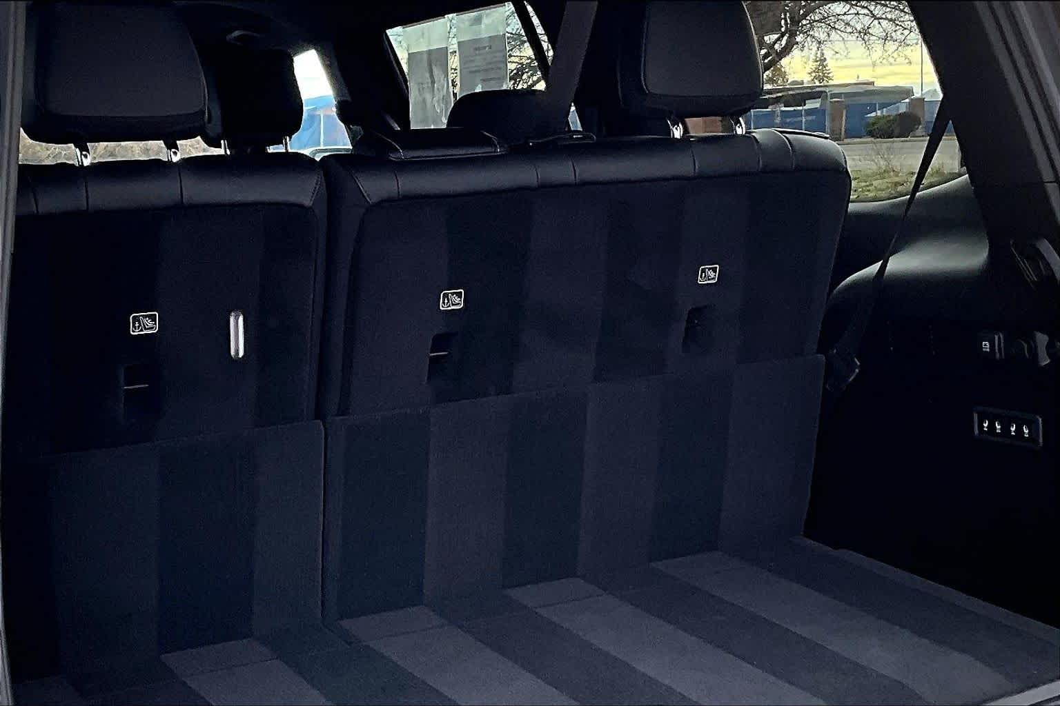 Thumbnail: 2022 Jeep Wagoneer - 19