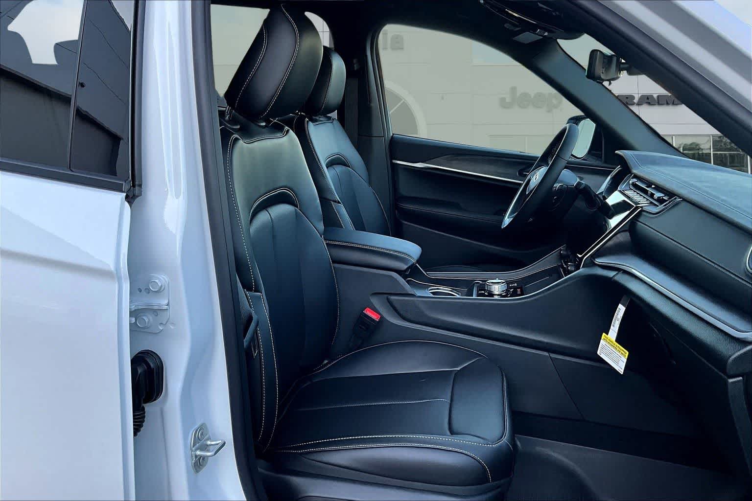 Thumbnail: 2025 Jeep Grand Cherokee - 14