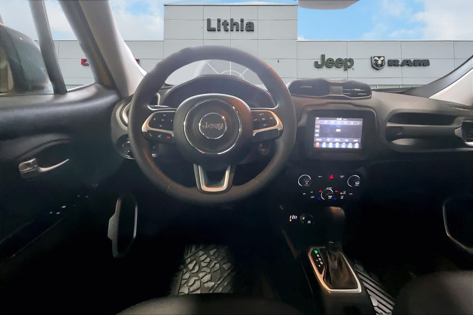 Thumbnail: 2018 Jeep Renegade - 15