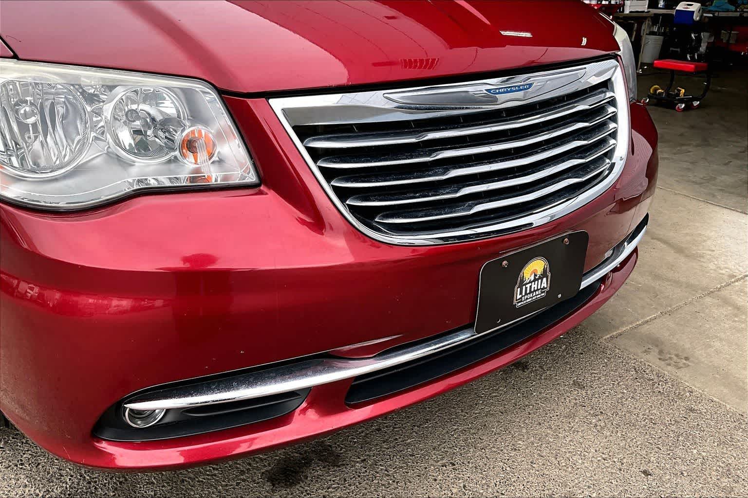 Thumbnail: 2012 Chrysler Town & Country - 33