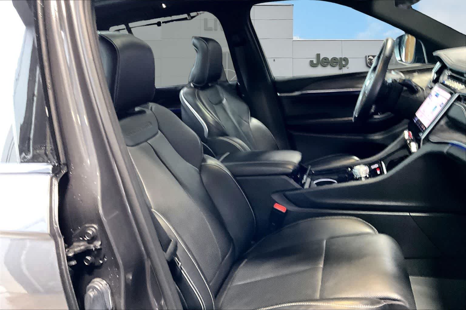 Thumbnail: 2022 Jeep Grand Cherokee - 14