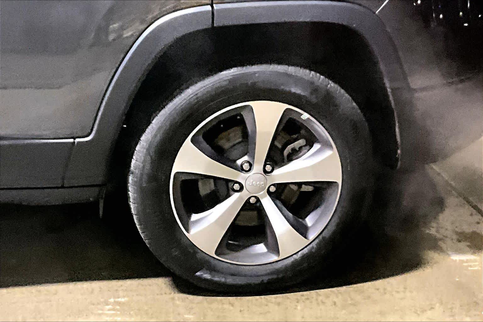 Thumbnail: 2022 Jeep Cherokee - 36