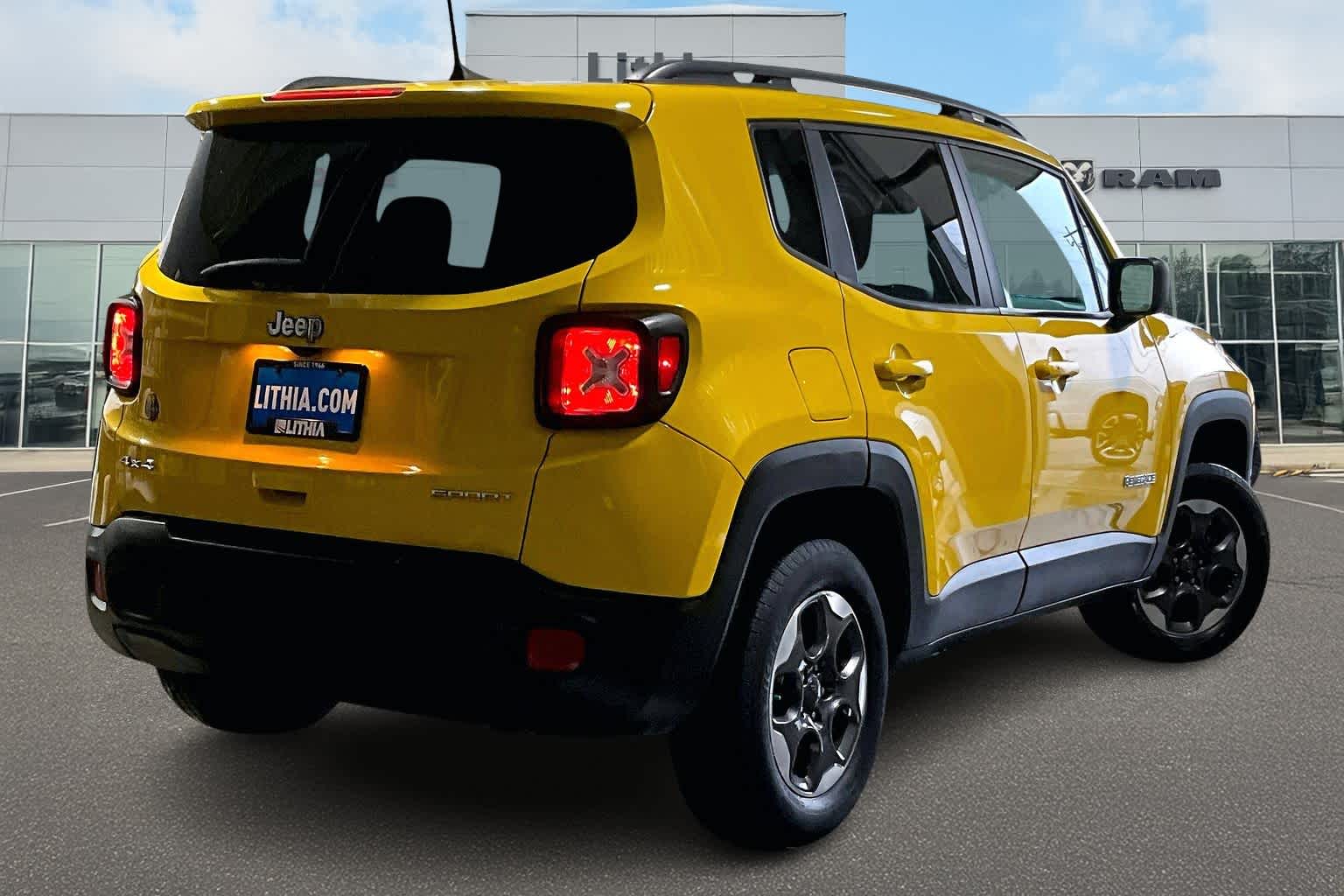 Thumbnail: 2018 Jeep Renegade - 23