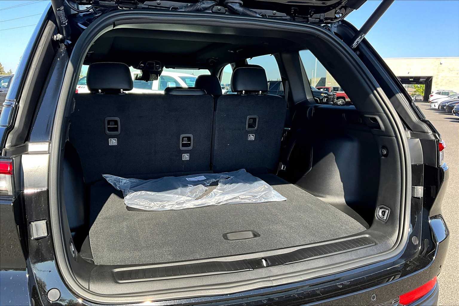 Thumbnail: 2025 Jeep Grand Cherokee - 19