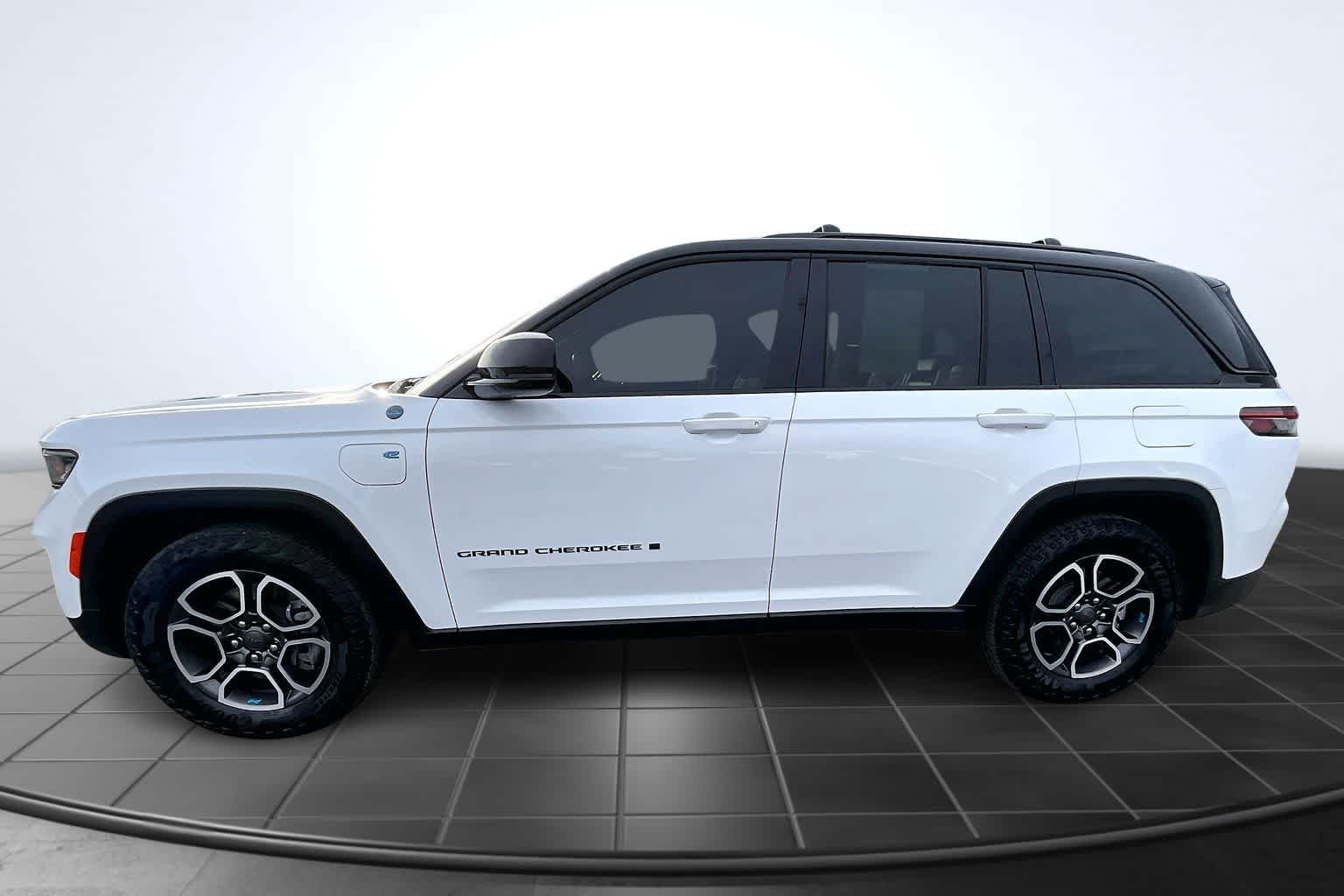 Thumbnail: 2023 Jeep Grand Cherokee - 3