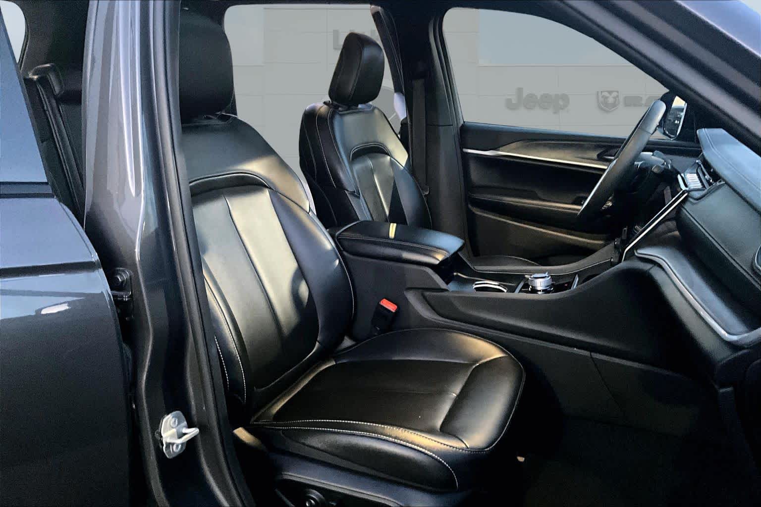 Thumbnail: 2024 Jeep Grand Cherokee - 14