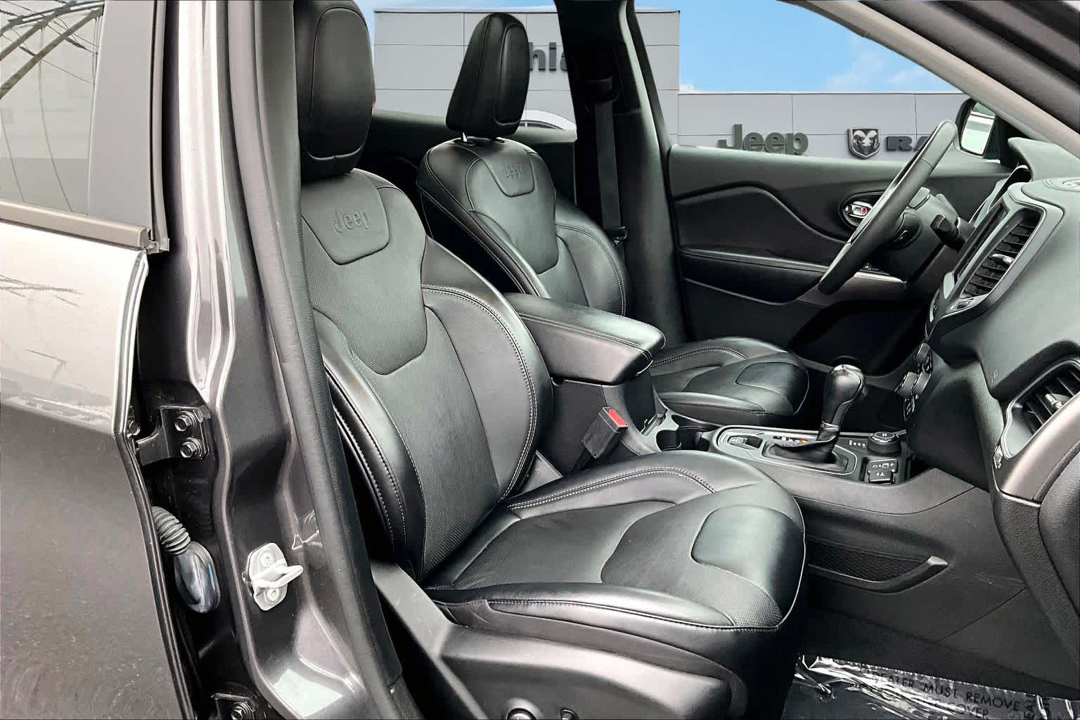 Thumbnail: 2022 Jeep Cherokee - 14