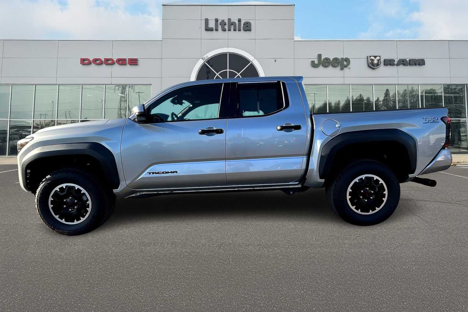 2024 Toyota Tacoma TRD photo 3