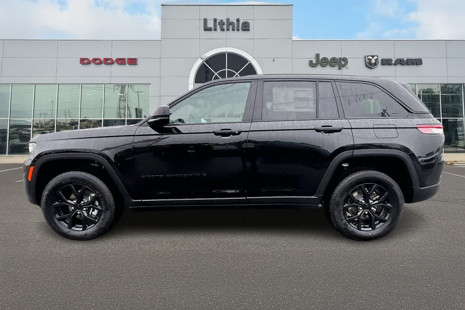 Thumbnail: 2025 Jeep Grand Cherokee - 3