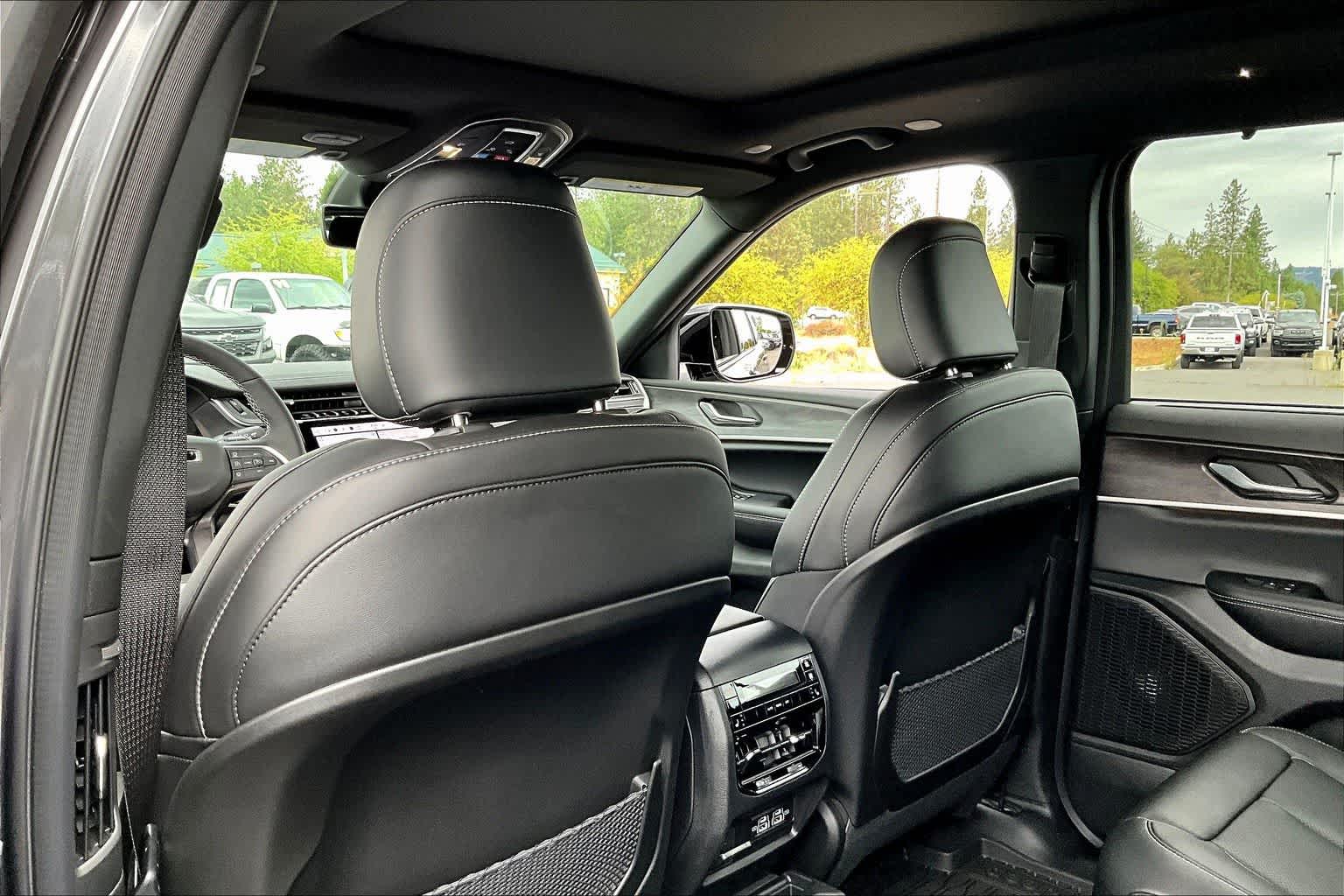 Thumbnail: 2025 Jeep Grand Cherokee L - 12