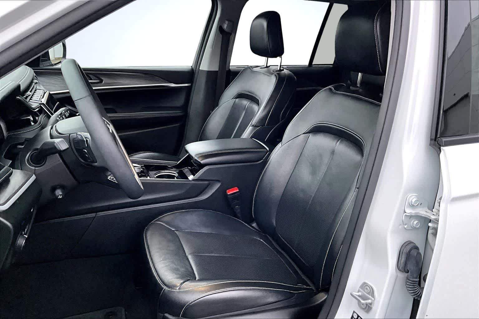 Thumbnail: 2022 Jeep Grand Cherokee - 11