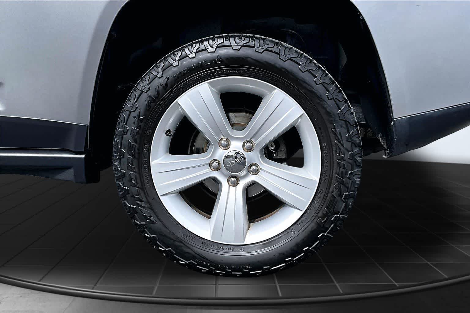 Thumbnail: 2017 Jeep Compass - 34