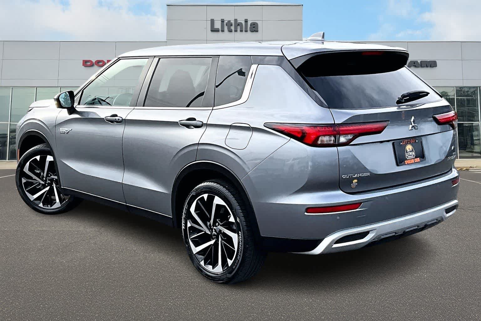 Thumbnail: 2023 Mitsubishi Outlander - 4