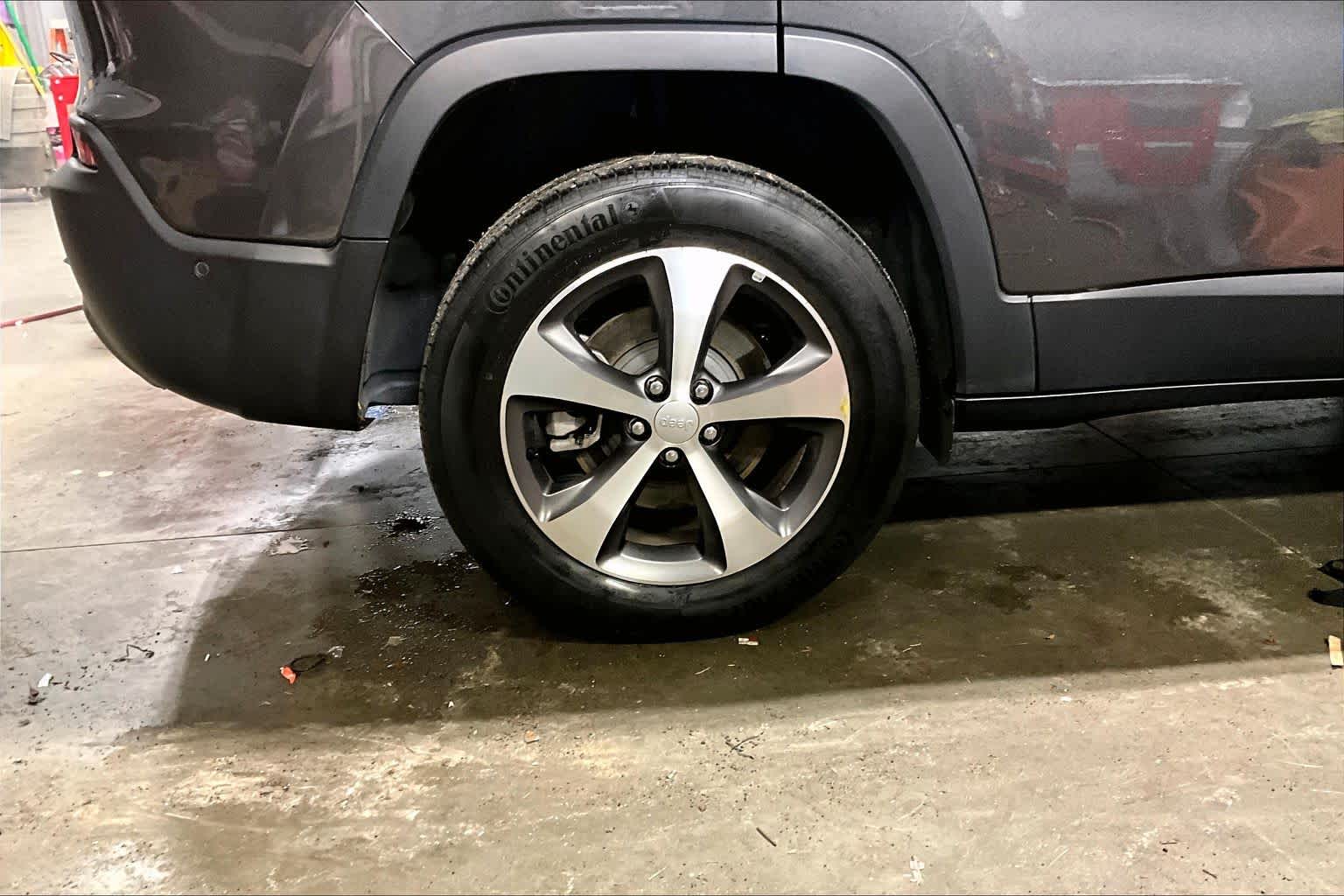 Thumbnail: 2022 Jeep Cherokee - 35