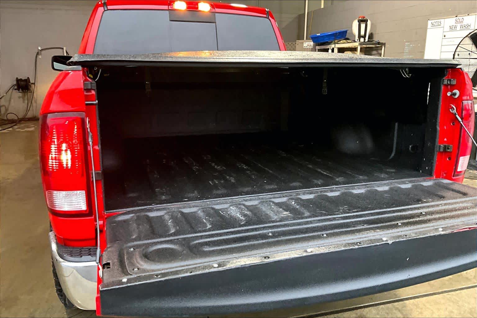 Thumbnail: 2019 RAM 1500 Classic - 19