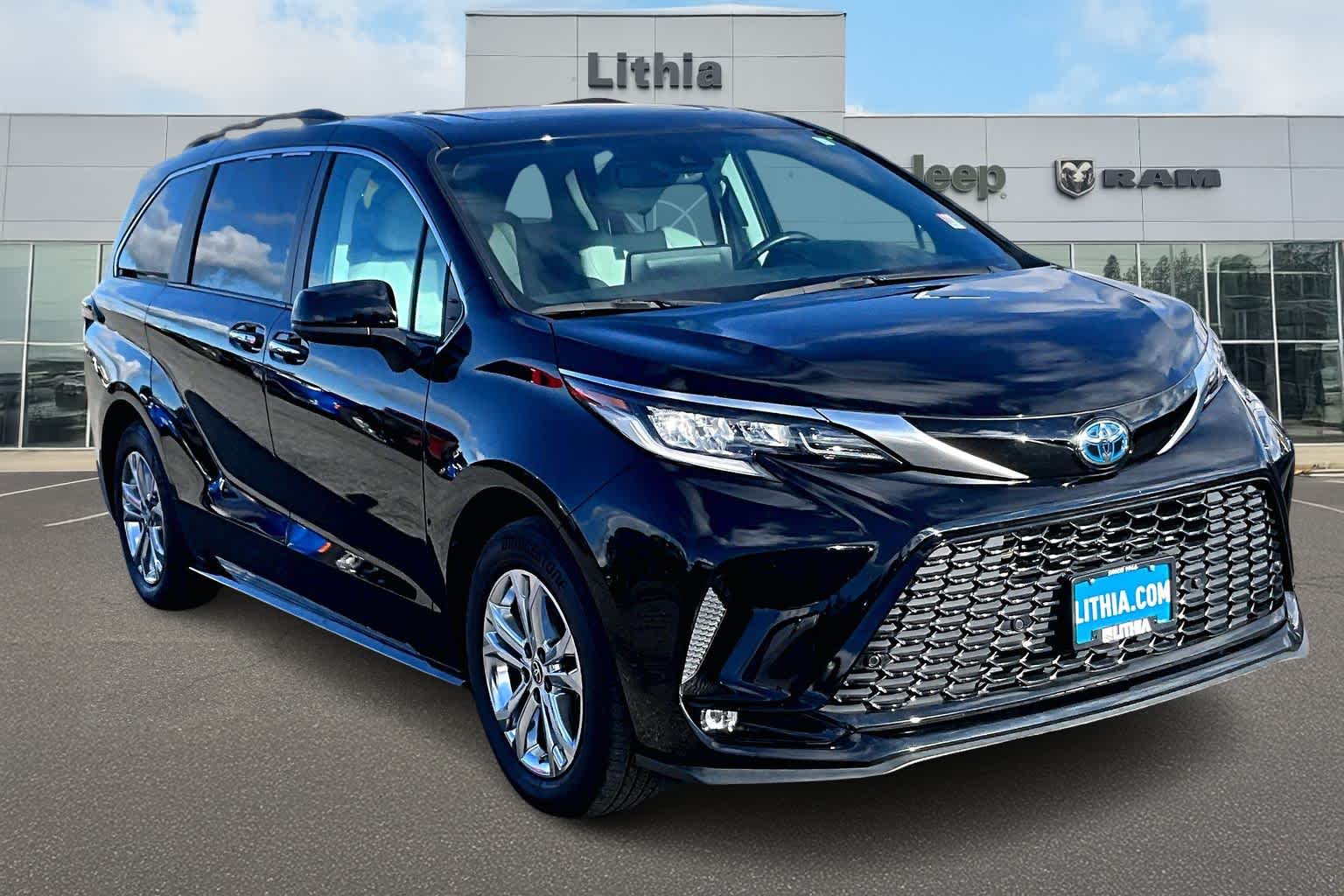 Thumbnail: 2022 Toyota Sienna - 22