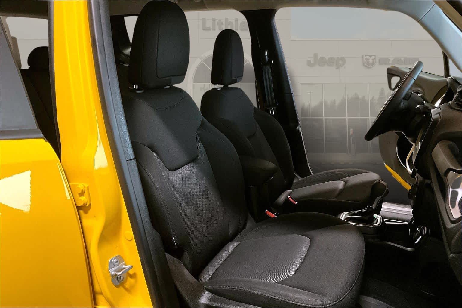 Thumbnail: 2018 Jeep Renegade - 14