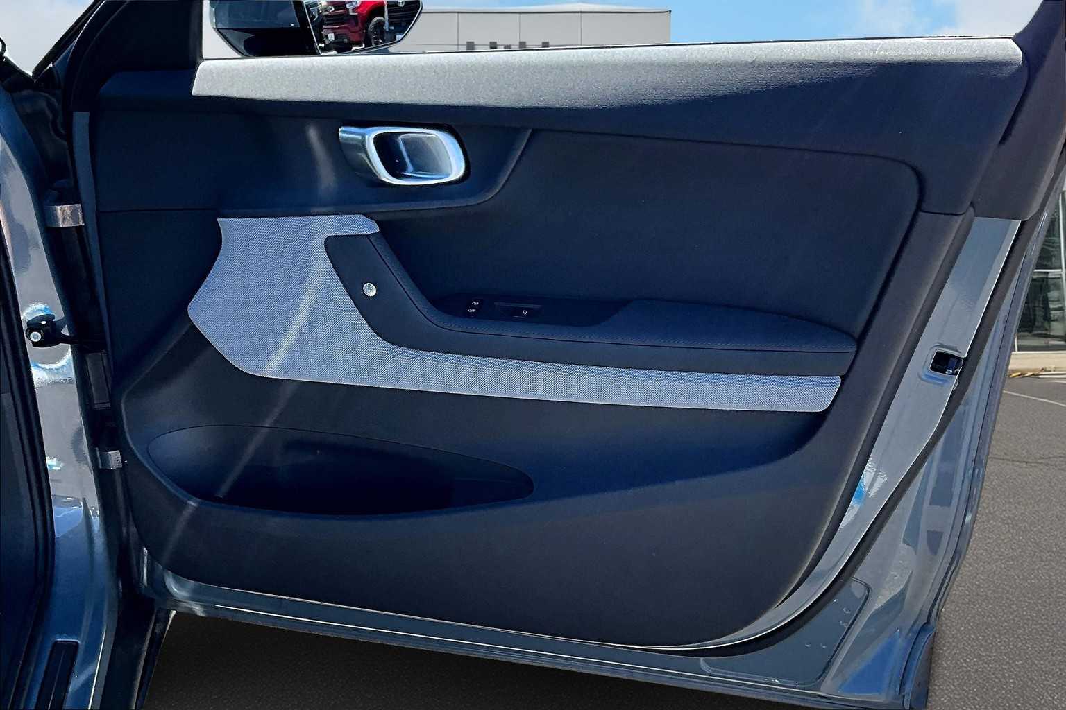 2022 Polestar 2  25