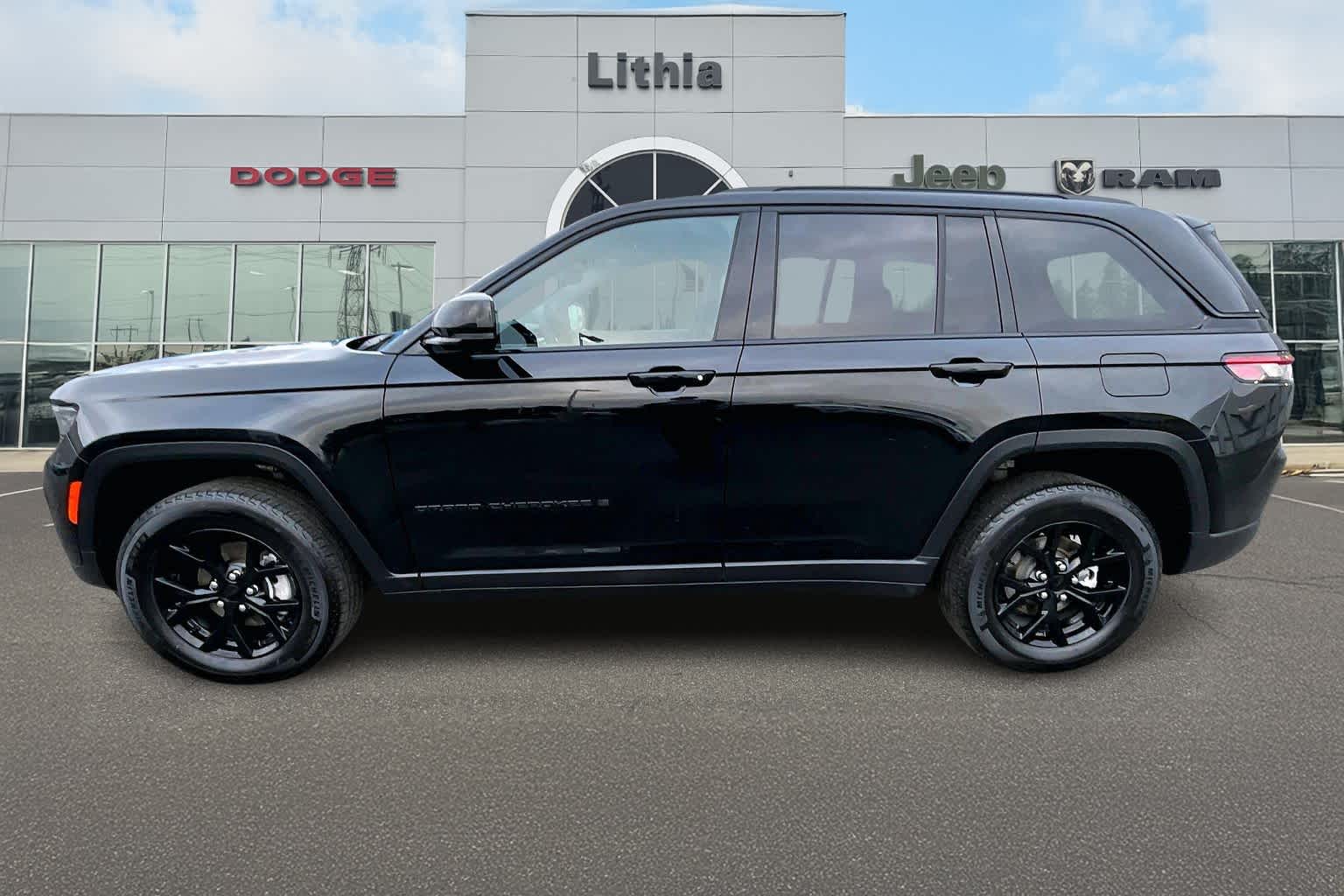 Thumbnail: 2024 Jeep Grand Cherokee - 3