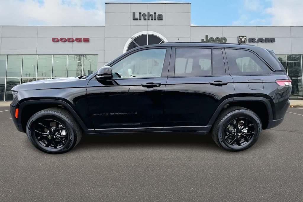 Used 2024 Jeep Grand Cherokee Altitude SUV