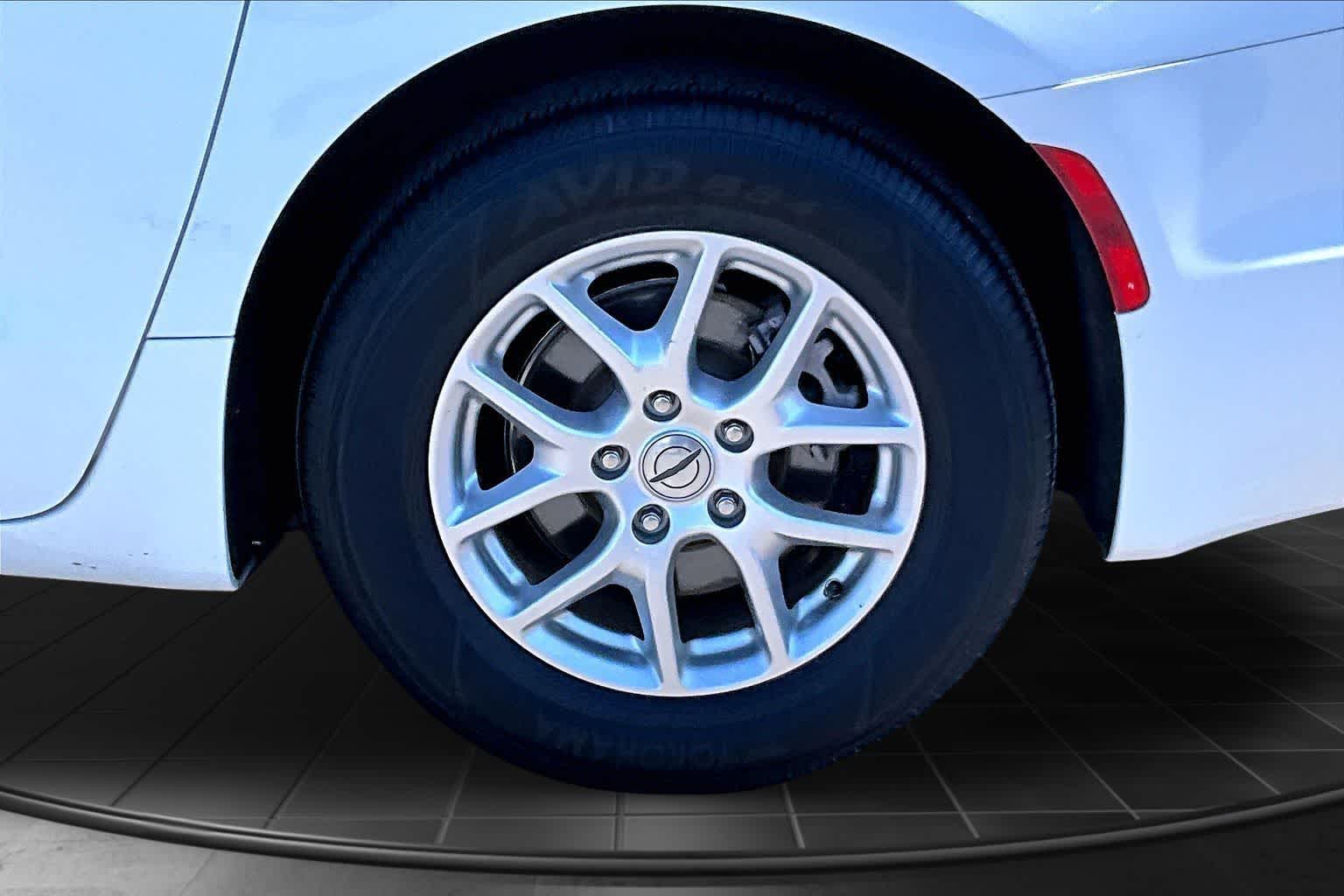 Thumbnail: 2023 Chrysler Pacifica - 35
