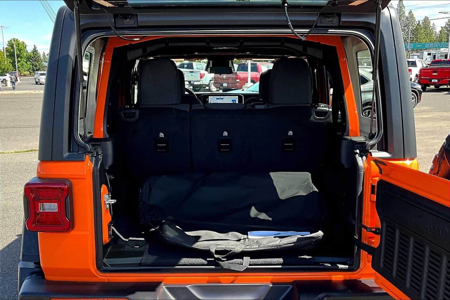 Thumbnail: 2025 Jeep Wrangler - 19